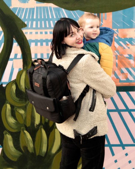 Für mehr Gleichberechtigung an der Wickelfront: Wickelrucksäcke im Unisex-Look wie der Georgi Backpack aus der Eco Collection von BABYMEL