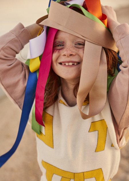 Lass uns Freundschaftsbänder knüpfen oder zarte Bande der Freundschaft ... Bedruckter Jumpsuit The Animals Observatory, Sweatshirt The Campamento