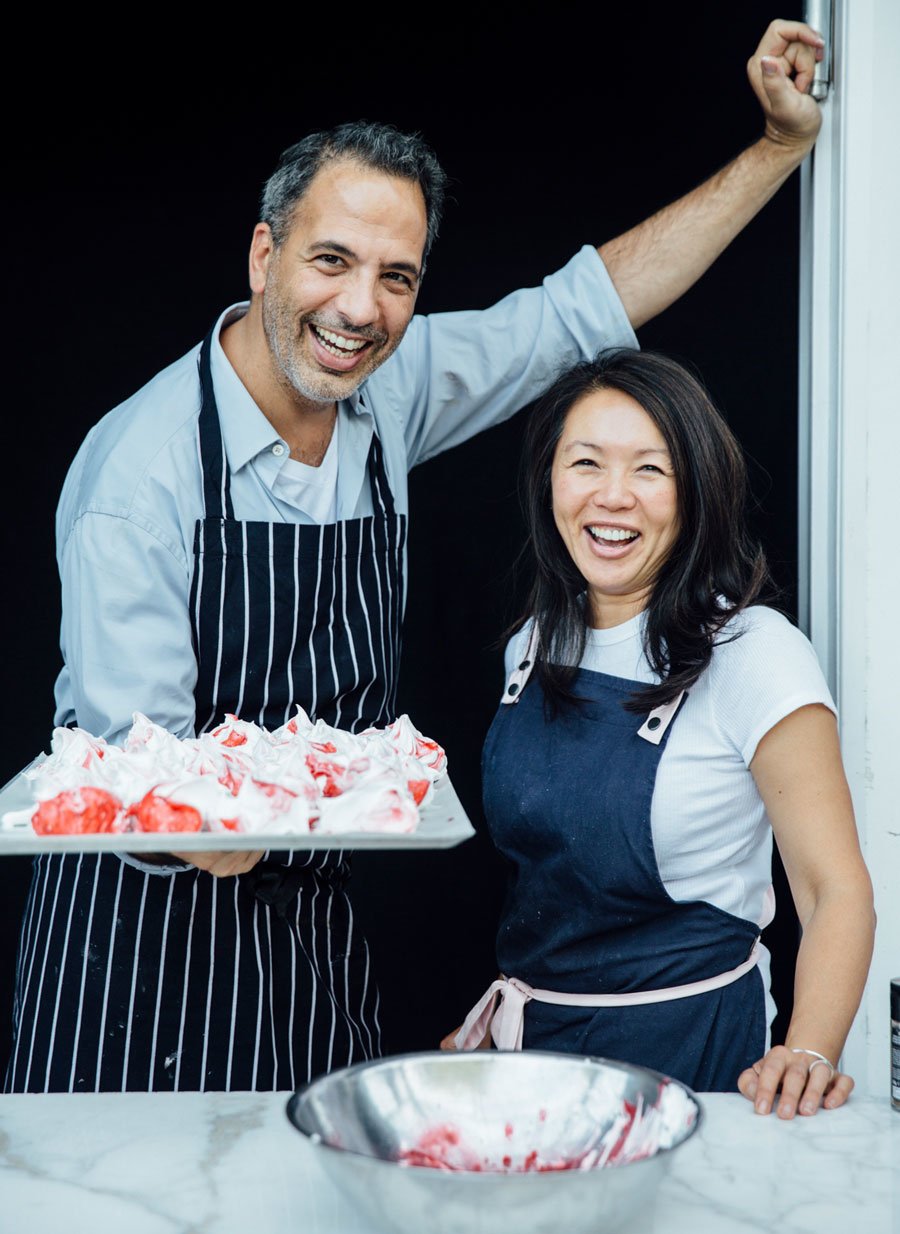 Yotam Ottolenghi und Helen Goh haben ein ausgesprochenes Faible für raffinierte Dessertrezepte. Foto © Peden + Munk