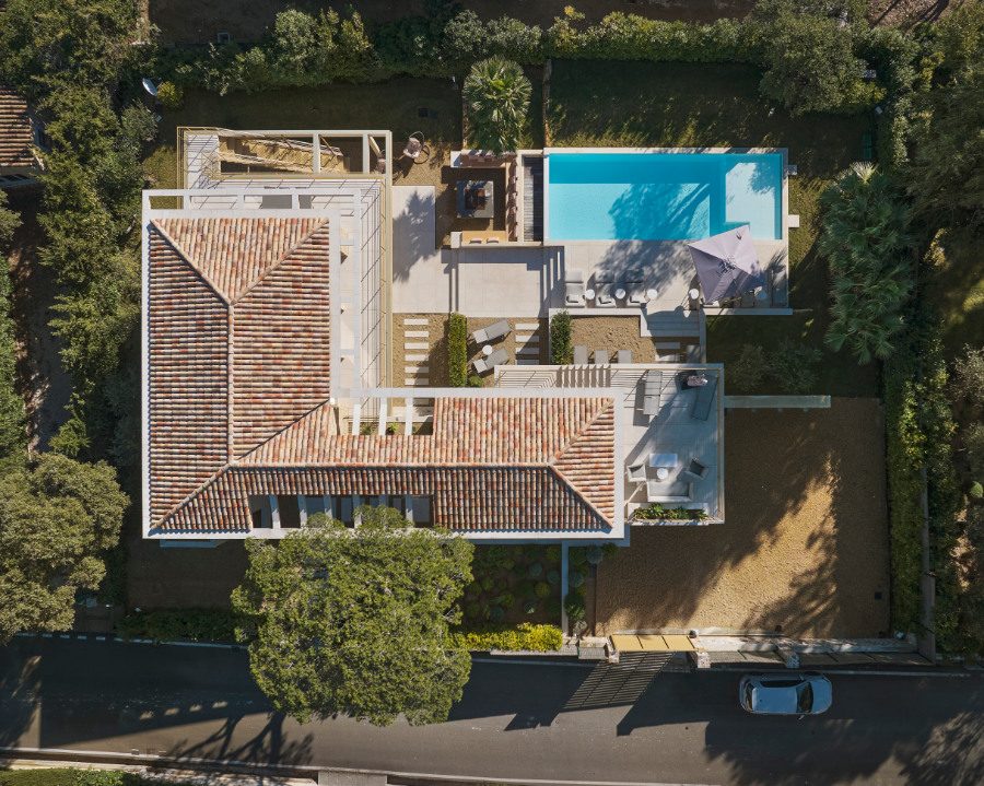 Meerblick-Villa in Traumlage: Zum Strand läuft man in nur 10 Minuten und auch das quirlige Saint-Tropez ist nicht weit