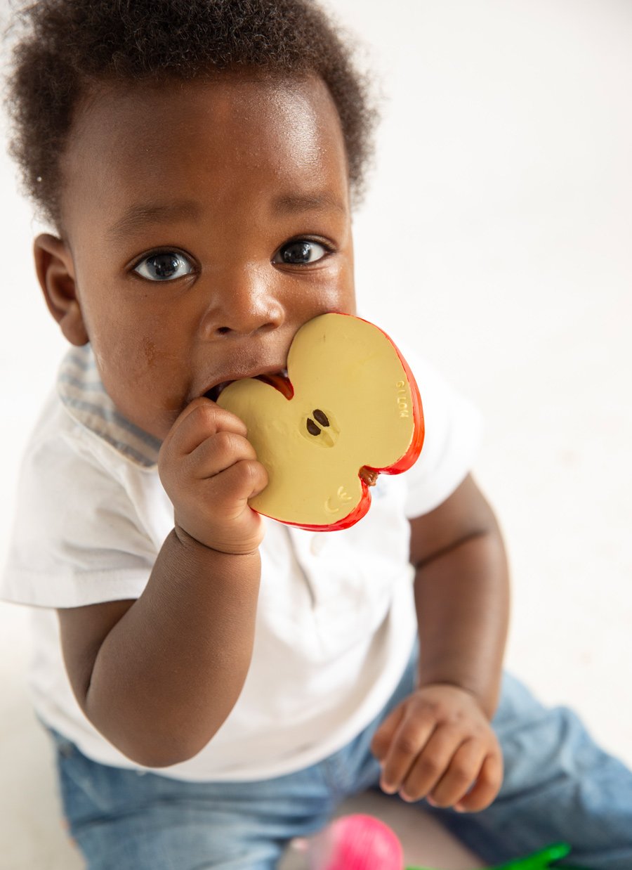 Beißen, Baden, Spielen: Pepita the Apple von Oli & Carol ist vielseitig einsetzbar