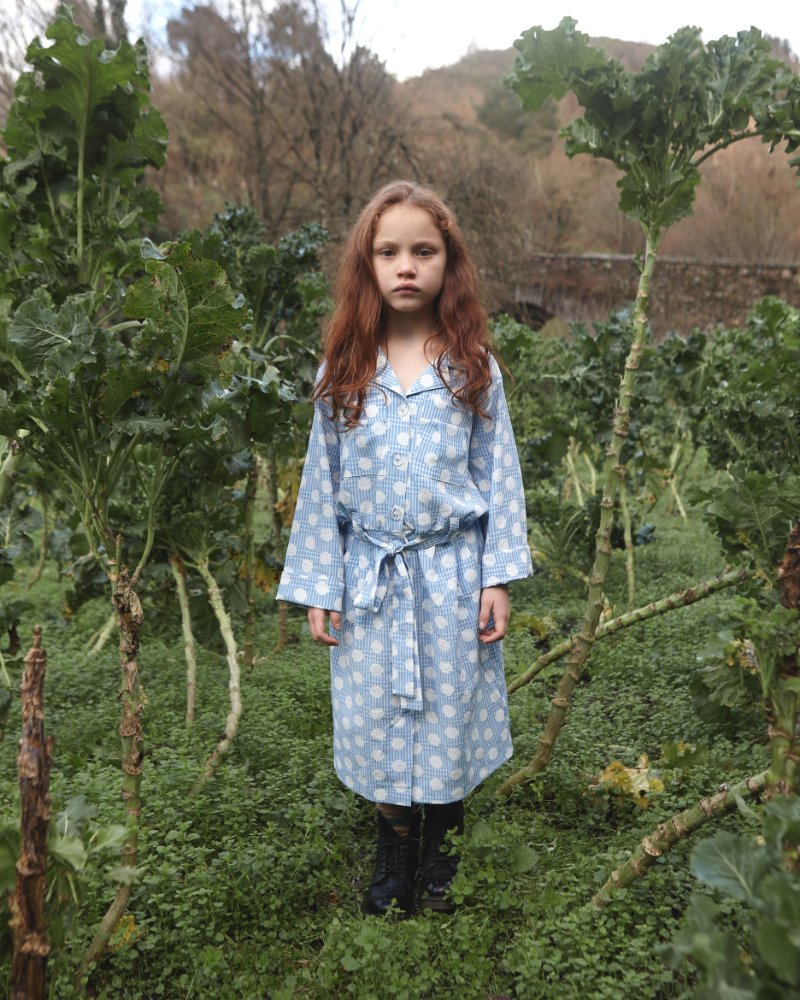 Prinzessin auf der Erbse im hyggeligen Julfest-Gewand, einem Pyjama-artigen Kleid von Fish & Kids