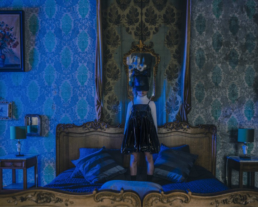 More Drama please ... Das Glossy Dress im Cyber Gothic-Style von Caroline Bosmans für Halloween-Divas und Vampirprinzessinnen
