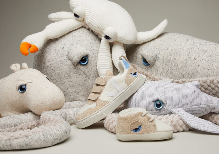 Eine der süßesten Mode-Collabs: Die Fauna von BigStuffed war Inspiration für diese exklusiven Baby & Kids' Styles von VEJA