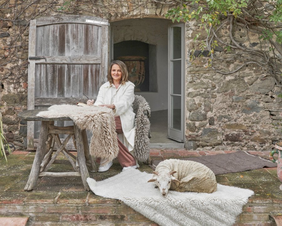 Waschbare Teppiche aus ungefärbter Wolle: Lorena Canals besinnt sich mit ihrer Kollektion "Sheep of the World" auf das naturnahe Leben